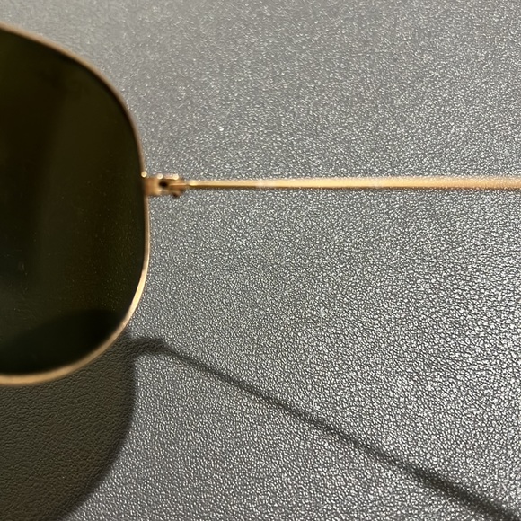 Ray-Ban aviator sunglasses with case - Picture 3 of 6